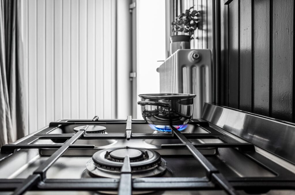 Gas hob service repair installation for Kaff, Faber, Kutchina, Elica, Hindware, Siemens, and Glen.